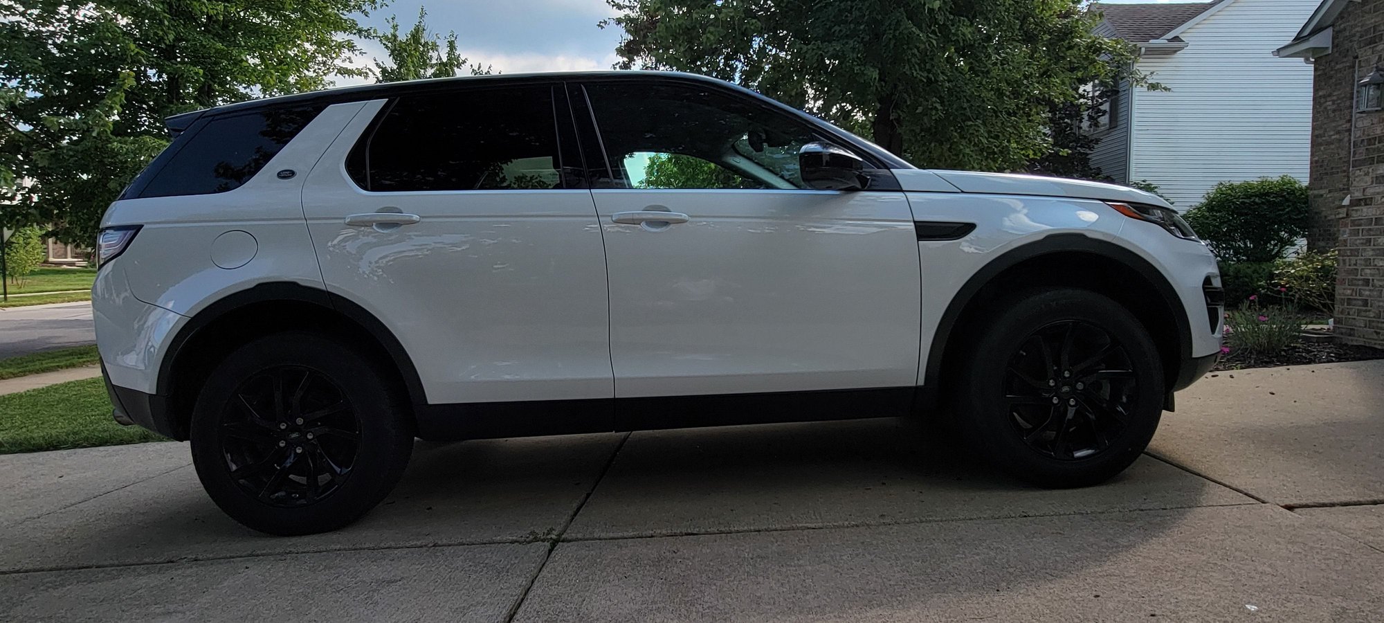 2017 Land Rover Discovery Sport - 2017 Land Rover Discovery Sport HSE - Used - VIN SALCR2BGXHH715446 - 38,574 Miles - 4 cyl - AWD - Automatic - SUV - White - Ann Arbor, MI 48108, United States