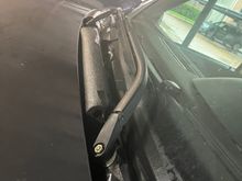 Missing windshield cowl on Disco 2. When it rains I don’t drive. 