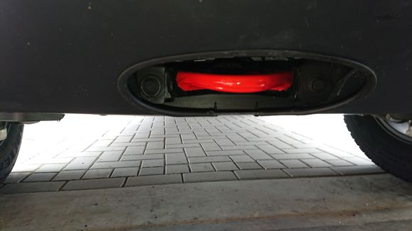 Easy accesible front tow hook