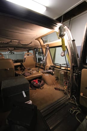 Installing new jumpseat from wreaked SE7, now my Landy is an SD6