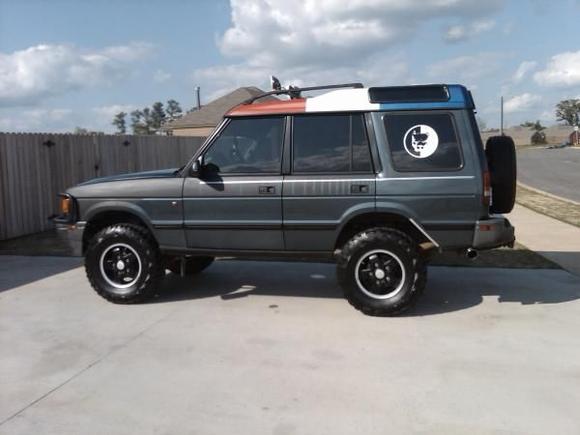 PAINTED ROOF, SIDE STRIPES AND WHEELS