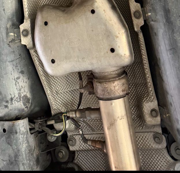 Looks like the old school O2 sensor extension for turbo downpipes on the Nox2