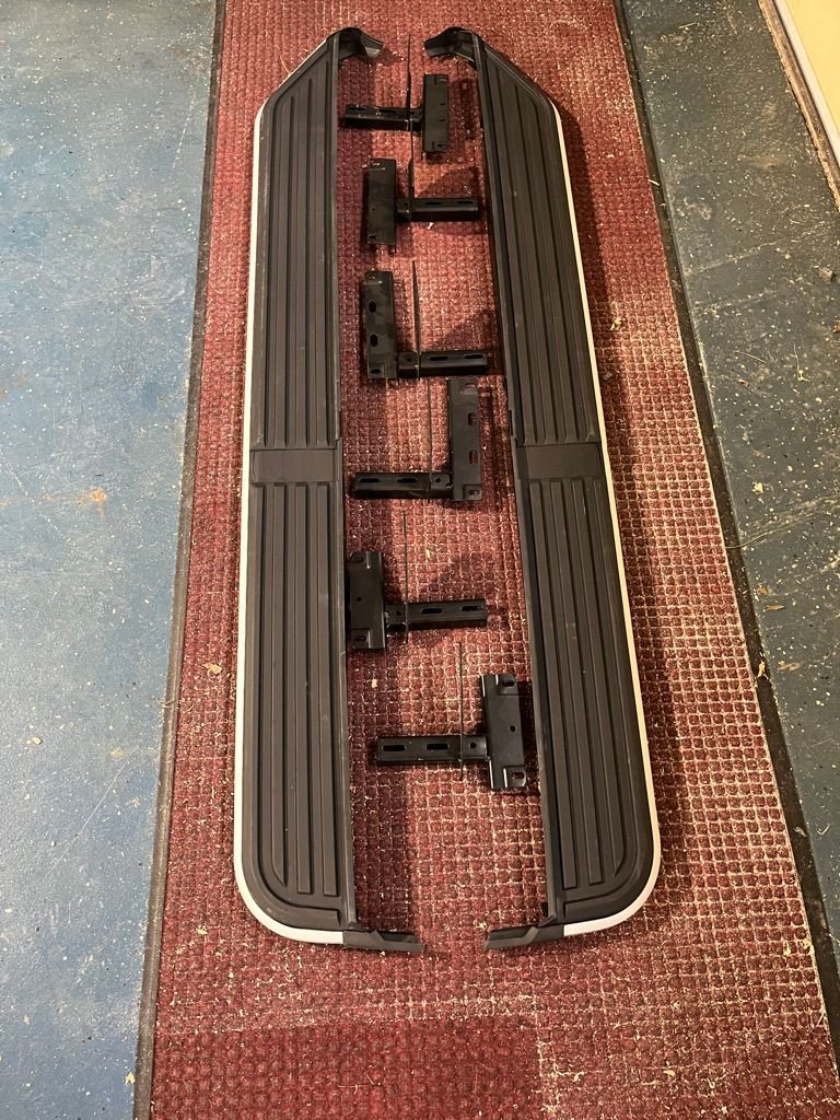 Exterior Body Parts - LR4 / LR3 Running Boards - Used - 2010 to 2016 Land Rover LR4 - 2005 to 2009 Land Rover LR3 - Sandwich, MA 02537, United States