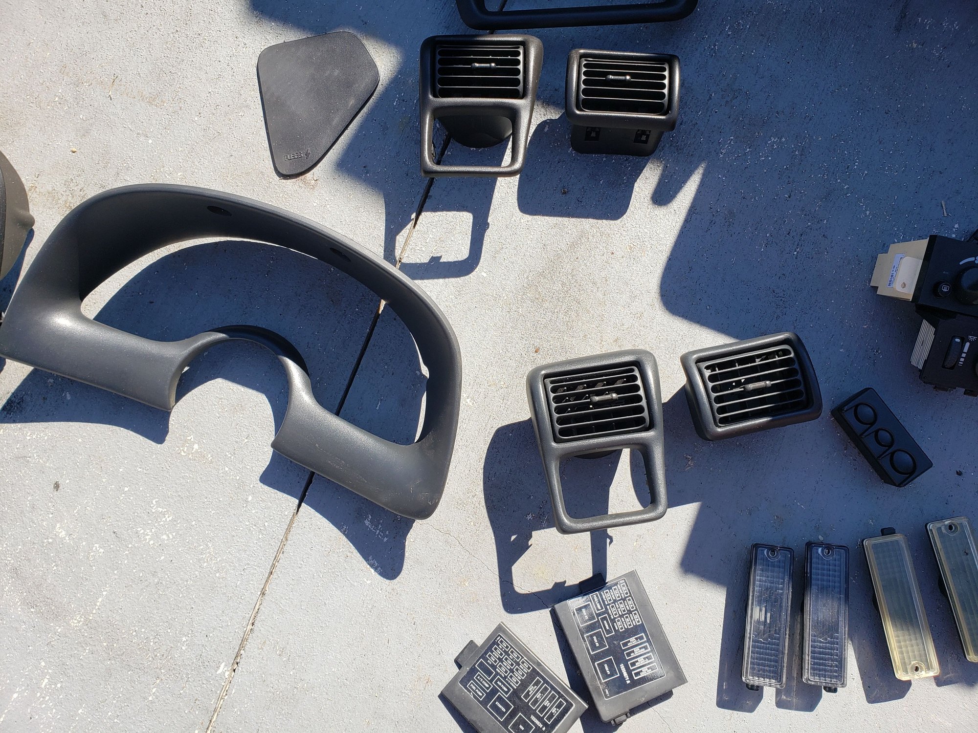  - Assortment of Fbody parts, tail lights, LS1 swap, T56 swap, interior parts, plus more - Fort Lauderdale, FL 33321, United States