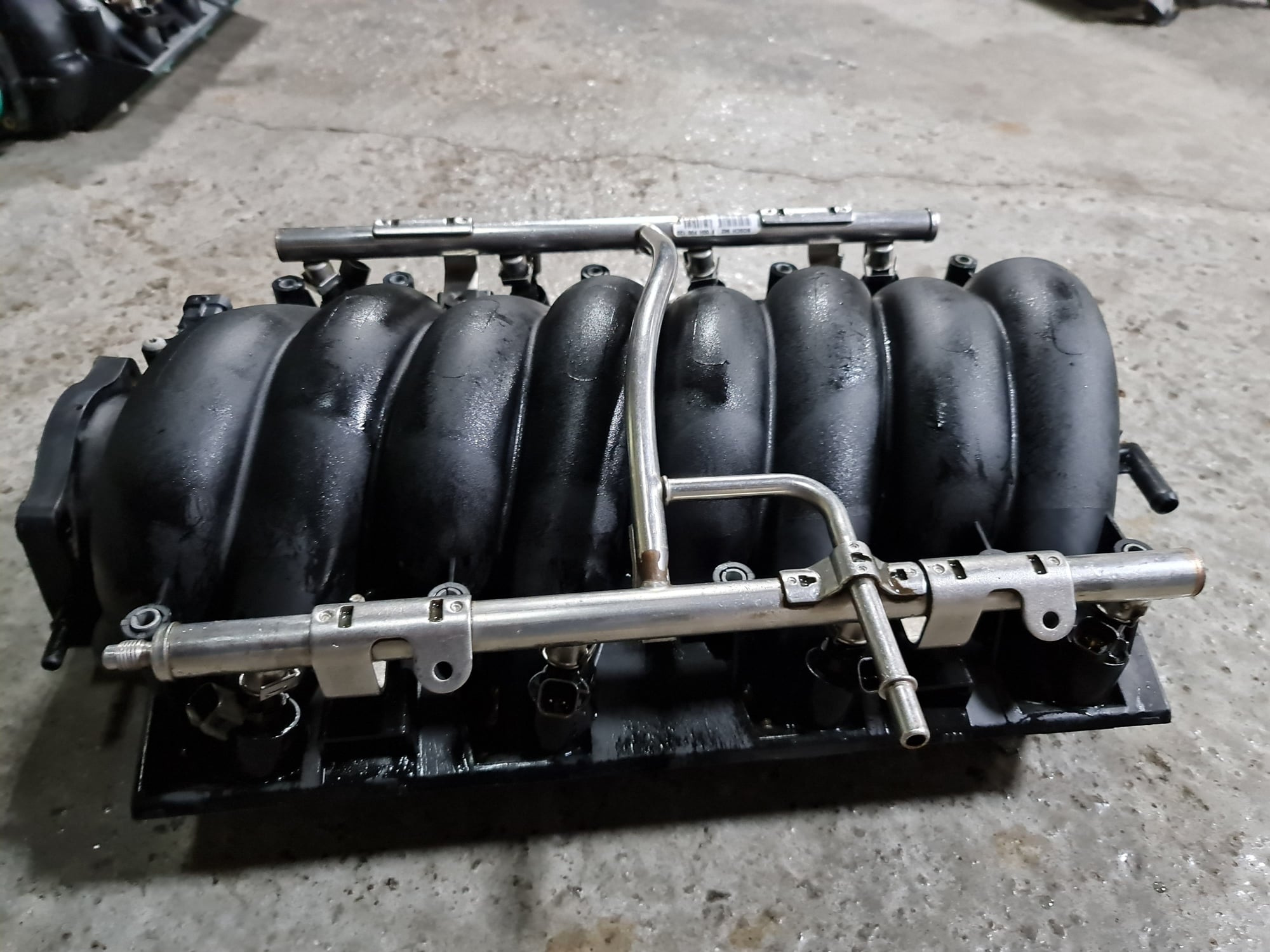 Engine - Intake/Fuel - Ls3 intake manifolds complete - Used - 2007 to 2013  All Models - Bahrain