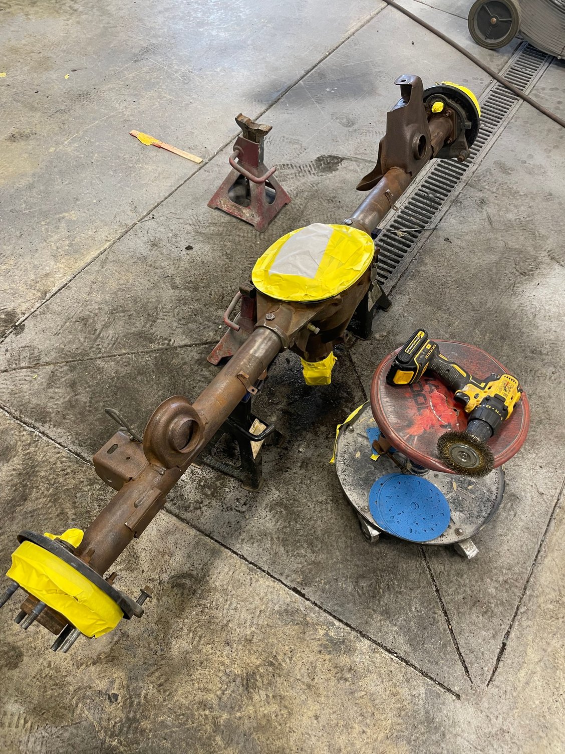 Cleaned up the housing strategically over the floor drain then sprayed it with Rustolium reduced down to spray through a 1.3 3m accuspray. I�ll clearcoat it in the morning. Just waiting on the bearings shims , crush sleeve etc . And gotta get gear oil and additive then it�s go time.