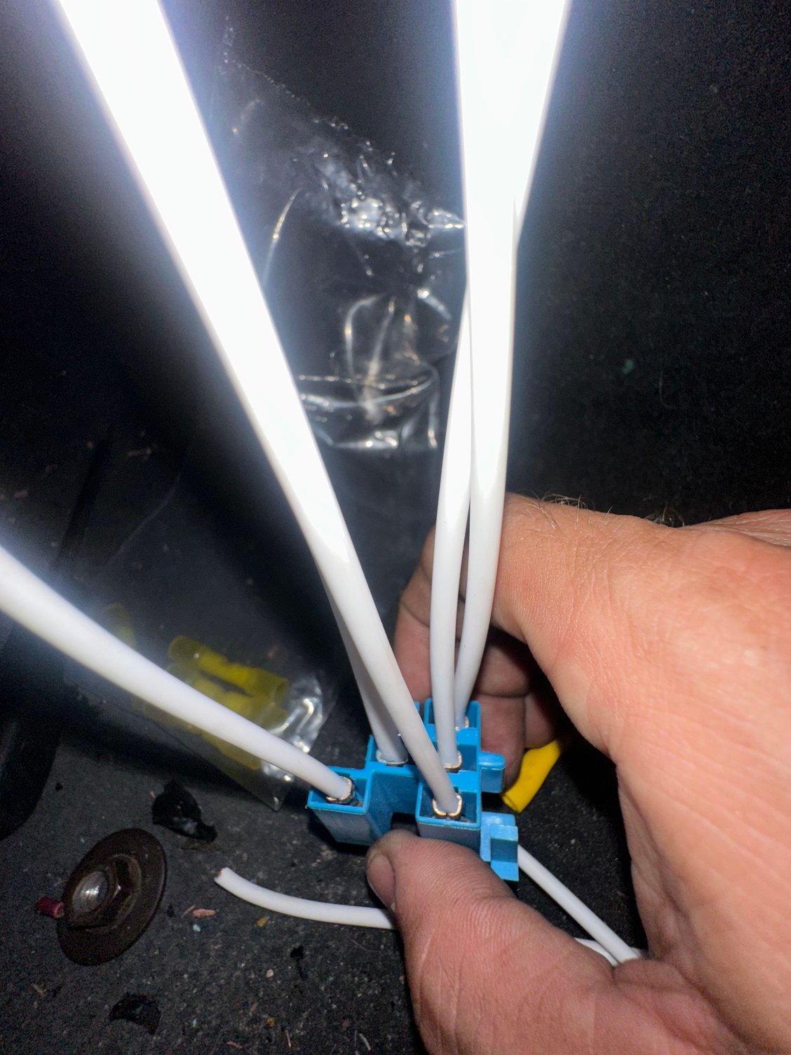 Meanwhile the new one and every single new on I could find have 1 wire going into that same lead. 