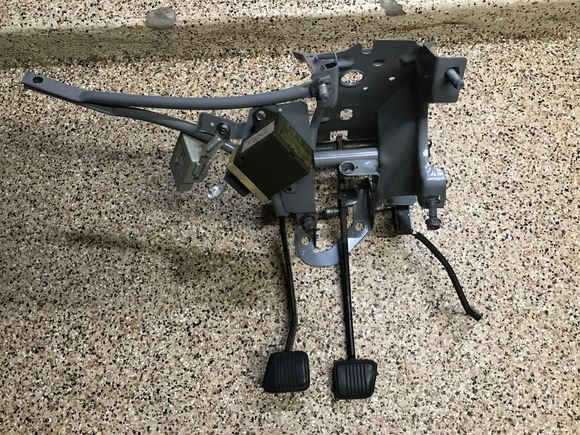 Look at that good looking, painted clutch pedal assembly!