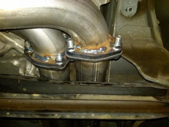 2.5 in. tubes over the panhard bar (reduced at back of X pipe from 3 in. to 2.5 in. to clear the bar. Panhard relocation bars available if you want 3 in. over the axle...