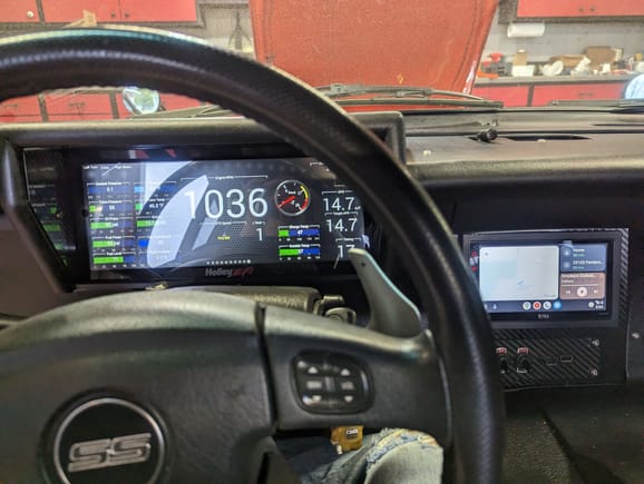 The radio/nav system is trimmed by carbon fiber.  The switches below control the lights and shift paddles.  2 USB ports are in the panel.  One is for programming the Holley Terminator and the other is for the radio.