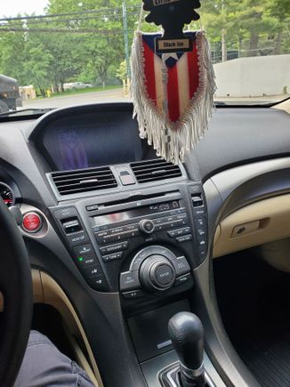 Despite all the buttons the infotainment system has been very reliable and I haven't had any issues. I only updated the Navigation once and barely use it.