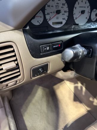 Anybody knows what triggers the security light to flash in my 98 maxima ?  Thank you 