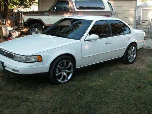 White 18" infiniti G35 coupe wheels on 92 maxima
