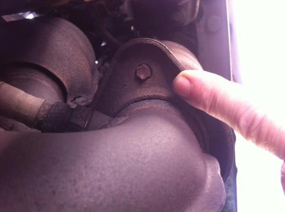 photo 1[1] Right next to the oxy sensor and just a small leak PUFFING out caused the problem with the high idle.