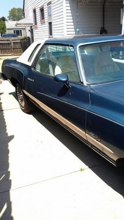 only rust on passenger side is at Landau top appears to be surface rust.