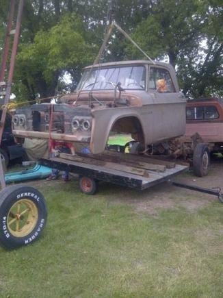 Pulling the cab off of the parts truck (a '62 3/4 ton long box swept-line)