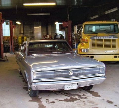 The Charger visits Seybert's Automotive, my younger brother's service station, for a brake system overhaul and restoring a correct original 2-bbl carburetor intake set-up. Tom ran a 4-bbl carb for many years, but I seek to feature the car's best quality: original. The actual original 2-bbl carb set-up was lost in the 1975 fire that destroyed Seybert's Garage. The Charger is shown here in the new Seybert's Automotive (same address) in November 2008.