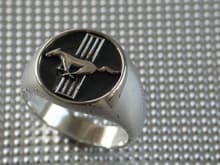 Mustang oval signet ring