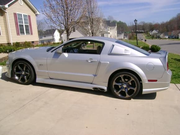 2006 mustang gt with the cervinis c500 kit after just being washed