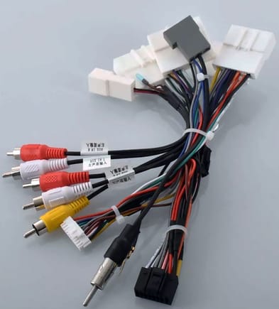 standard 16pin connector for Android HU at lower right (black), and standard multi/aux/etc connector for android HU (white) to the left of antenna connector.