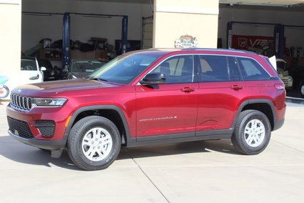 2023 JEEP RAND CHEROKEE LORADO, 600 MI MAY TRADE