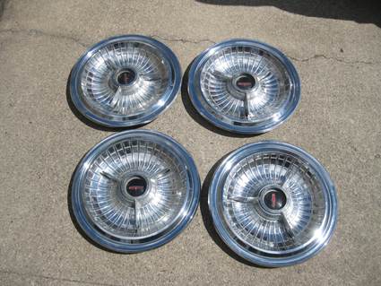 SPINNER HUBCAPS 15"