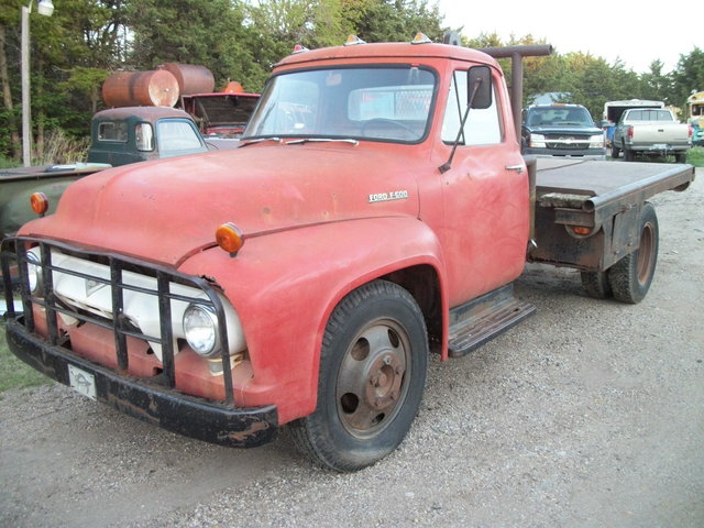 1954 Ford F600 winch truck V8 4 speed 1 1/2 ton