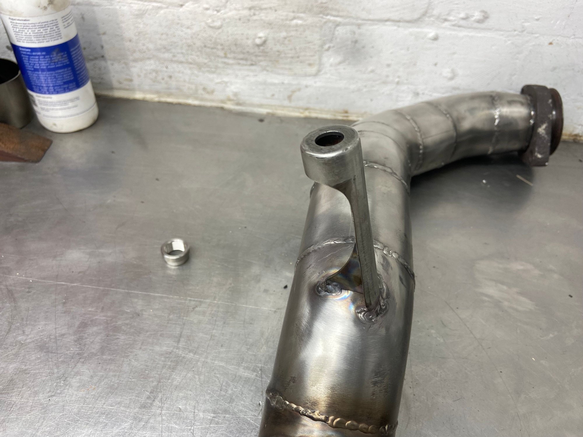 This bracket bolts to the gearbox. 