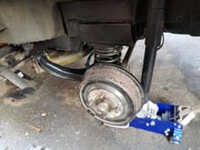 7.5" diff, bolt on drive shafts and drum brakes