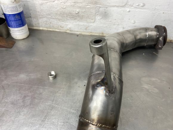 This bracket bolts to the gearbox. 