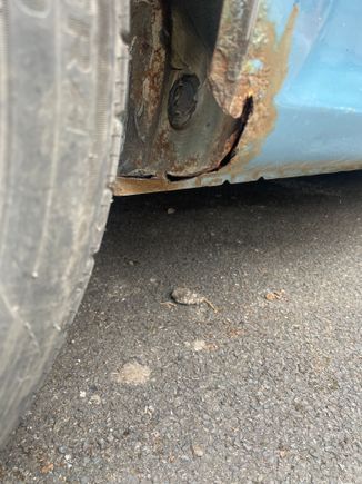 Does anyone know if this is a mot failure? I can welder them together, it’s only a car I use to bum around in and paid peanuts for it so don’t wanna spend any cash on it.
I know sharp ends are a mot failure. And I know it says 300mm from seatbelt support.

Anyone shed some light. Needs a mot anyway but if I haven’t got to mess around with it I won’t. 