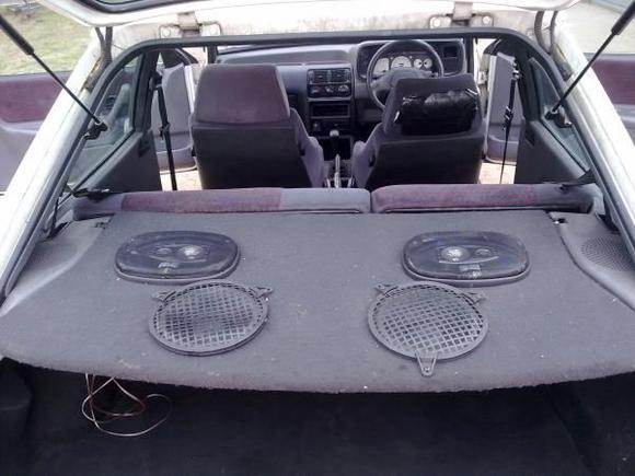 parcel shelf with speakers and i have the original parcel shelf