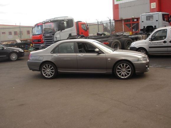 MG ZT V8