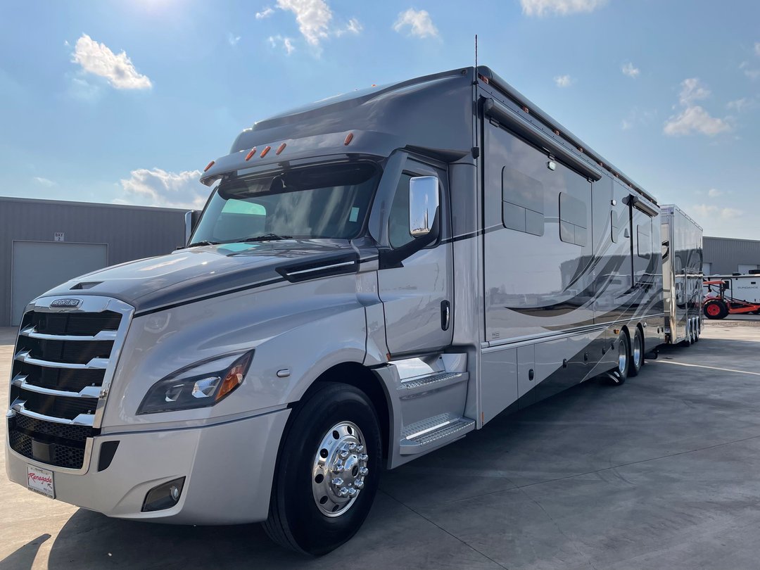 2022 Renegade Classic Bunkhouse 1.5 Bath 600hp Detroit for Sale in