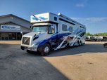 2024 Showhauler 4-slide Bath and a half 