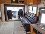 2004 RENEGADE 30 FOOT BOX 