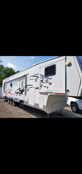 08 toyhauler wolfpack ready to camp for Sale $18,500