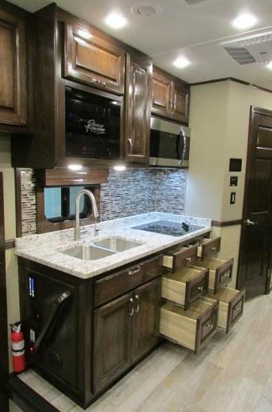 2020 Showhauler 5 Slides Bunk Beds 35QFSSL-B Class A RV for Sale $0