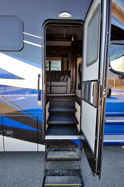 2020 Renegade RV Verona 36VSB Class C Motorhome