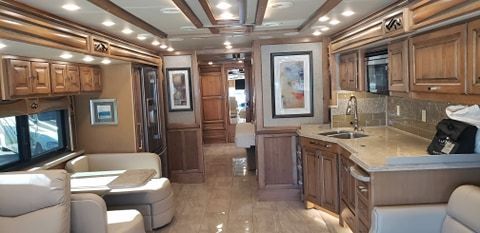 2018 Tiffin Phaeton 40' 4 Slides Bath & Half 450HP Cummi