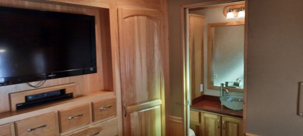 2011 Haulmark 45' Motorhome Bath & Half 2 Slides