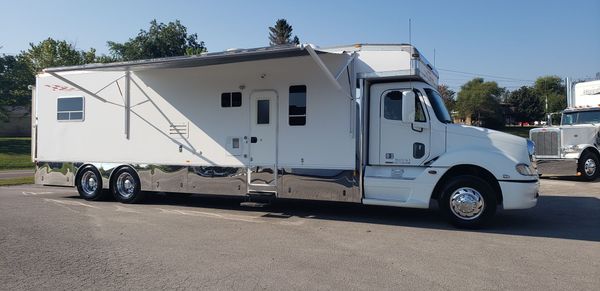 2005 Haulmark 42' Motorhome Toterhome Mercedes 450HP 2-Slide