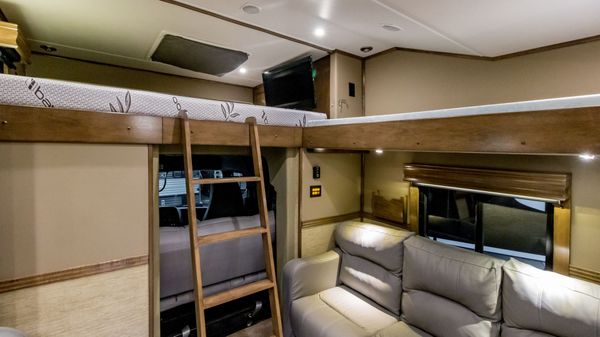 Used 2018 ShowHauler Custom 20-FL Freightliner M2