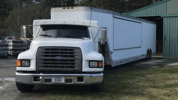 1995 FORD F800 CUMMINS DEISEL SLEEPER WITH 48FT FEATHERLITE  for Sale $29,500 