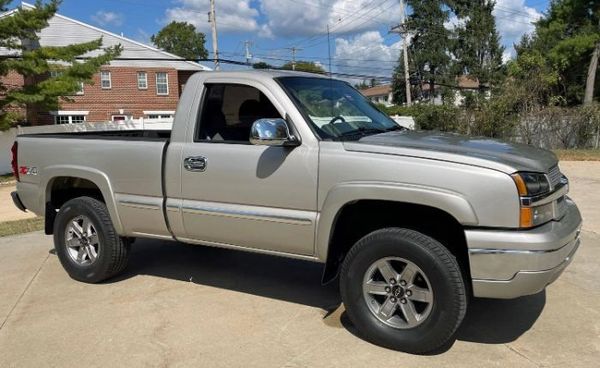 2004 Chevrolet Silverado  for Sale $31,495 