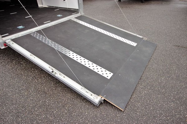 2021 NEO Trailers NCBS 22ft. Aluminum w/5,200lb. Axles Enclo