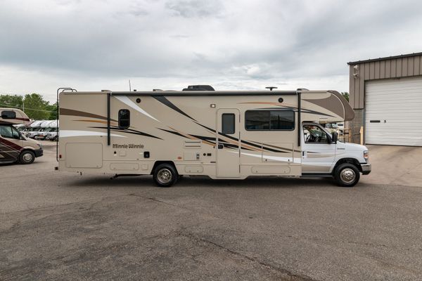 Used 2018 Winnebago Minnie Winnie 31G bunkhouse class C moto for Sale $66,990