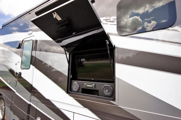 2020 RENEGADE RV Verona LE 38LDG Class C Motorhome
