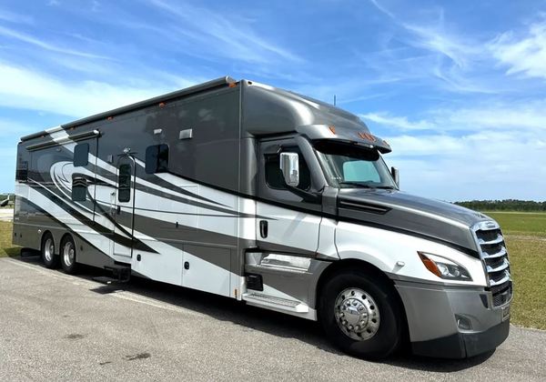 2022 Renegade Classic 45’ Tandem Axle Super C Motorcoach 