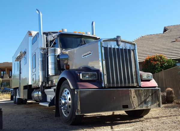 2000 Kenworth W900 Toy hauler